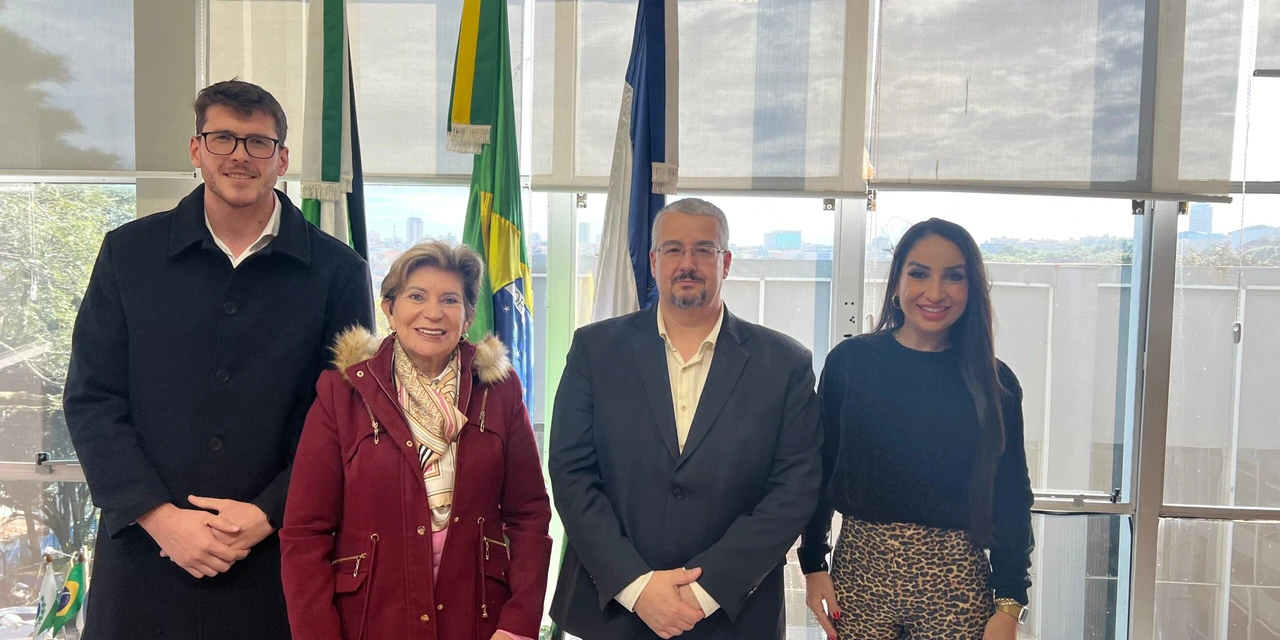 Prefeita Elizabeth Schmidt recebe a CCR PRVias para falar sobre obras em PG