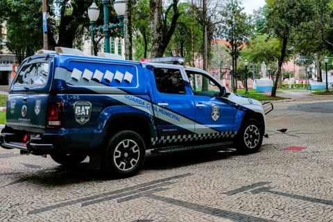 Duas jovens foram presas após serem flagradas por câmeras da GCM vendendo drogas no centro de PG 