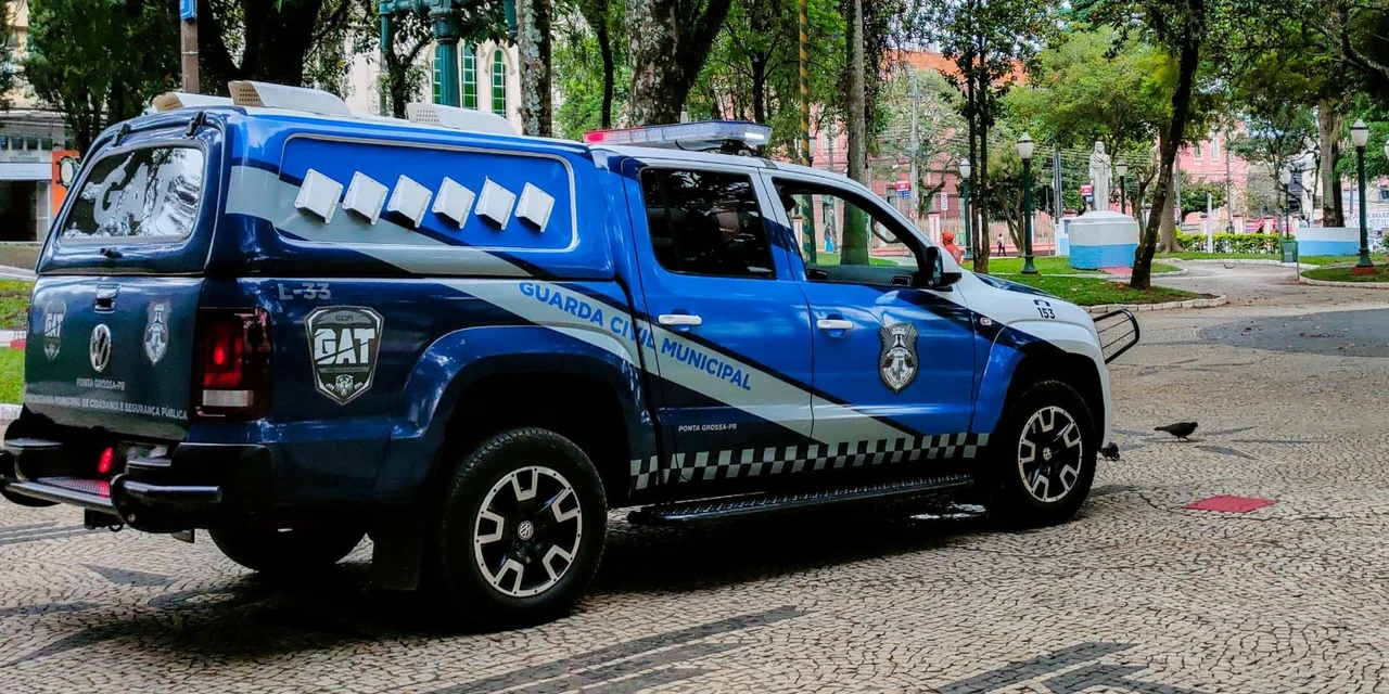 Duas jovens foram presas após serem flagradas por câmeras da GCM vendendo drogas no centro de PG 