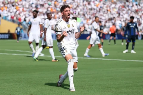 Real supera expulsão no início, consegue 1ª vitória e elimina Pachuca