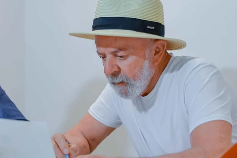 Governo Lula é reprovado por 56,7% da população, aponta Paraná Pesquisas