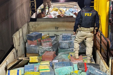 PRF apreende mais de 17 toneladas de maconha em cidade do Paraná 