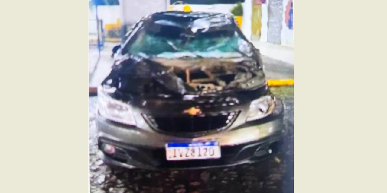 Jovem perde controle e capota carro na PR-151, em Castro