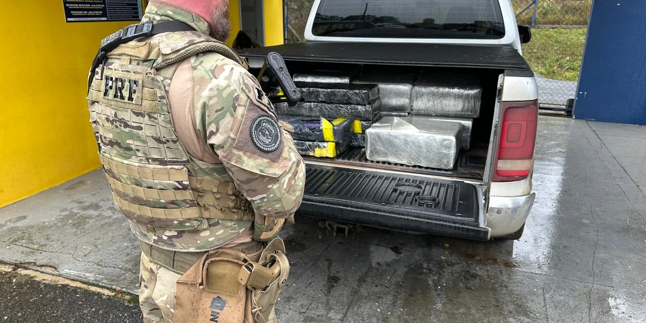 Vídeo mostra perseguição da PRF que termina em apreensão de   355 kg de maconha, na BR-277 