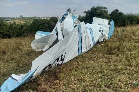 Avião cai no interior de São Paulo e duas pessoas morrem