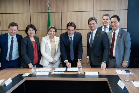 Prefeita Elizabeth e ministro Silvio Costa Filho assinam ordem de serviço para ampliar Aeroporto Sant’Ana