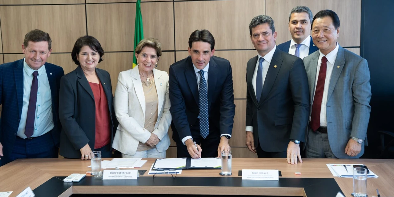 Prefeita Elizabeth e ministro Silvio Costa Filho assinam ordem de serviço para ampliar Aeroporto Sant’Ana