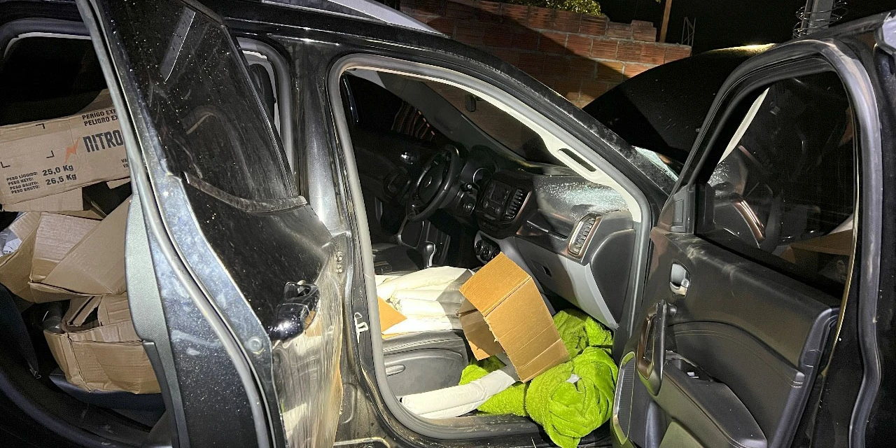 Ação do Esquadrão Antibombas: PMPR acha 237 kg de explosivos em carro no Paraná