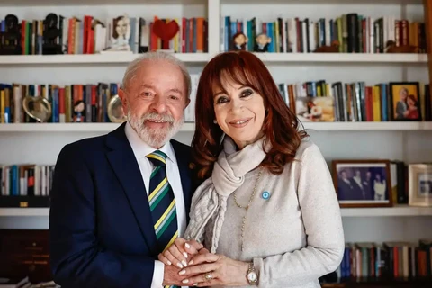 Lula visita Cristina Kitchner em prisão domiciliar após autorização da justiça argentina