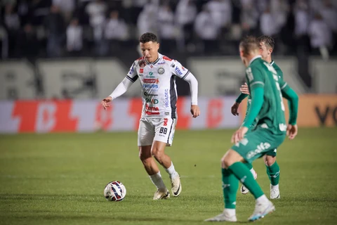 Operário perde de virada para Chapecoense jogando no GK 