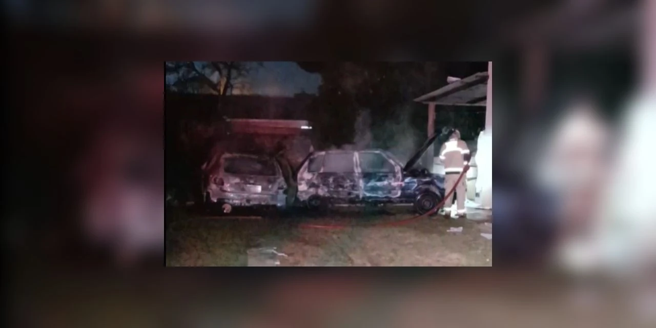 Veiculos e casa são queimados após briga de trânsito em Ponta Grossa 