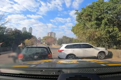 Após perseguição e acidente, PRF apreende carro clonado carregado de maconha no Paraná