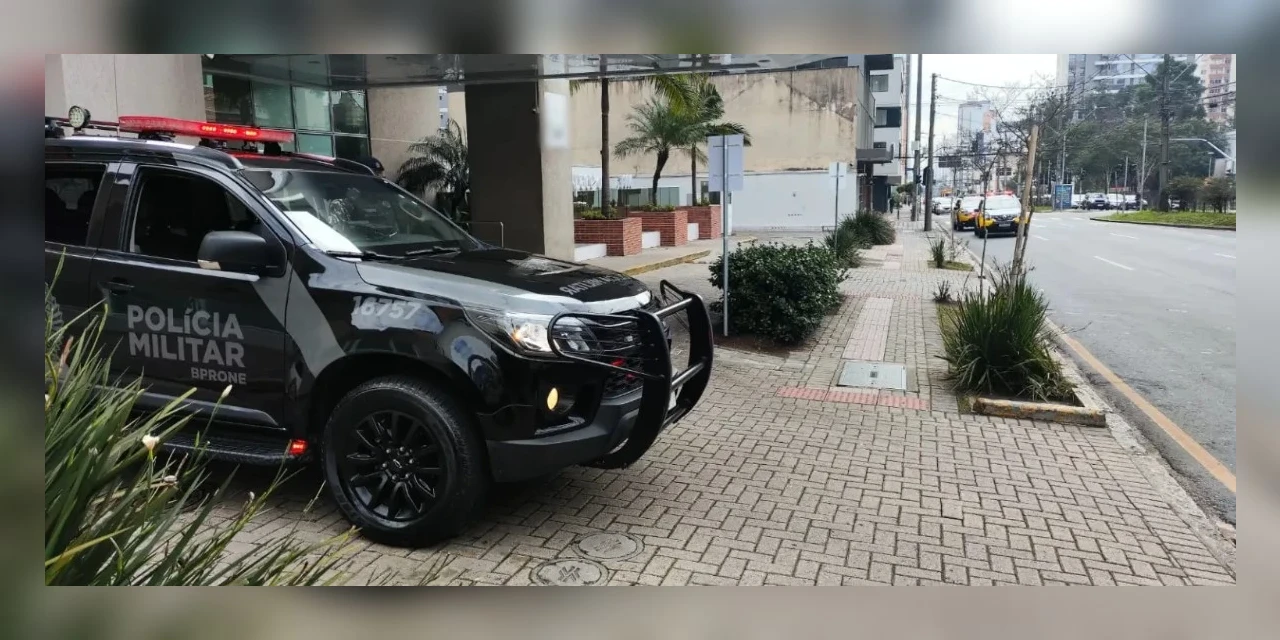 Juiz dispara cinco vezes dentro de apartamento de alto padrão e projétil atinge porta de vizinho