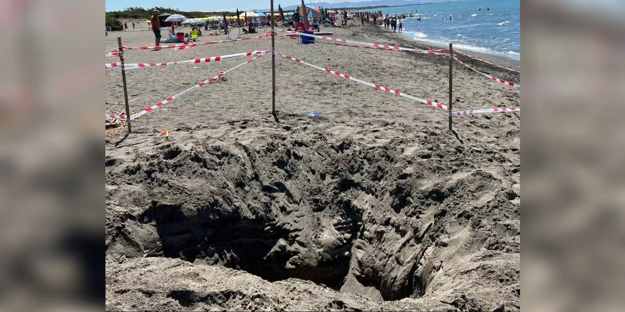 Adolescente de 17 anos morre soterrado após cavar buraco na praia