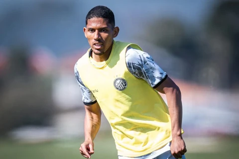 Brenno é incorporado ao elenco profissional do Operário Ferroviário