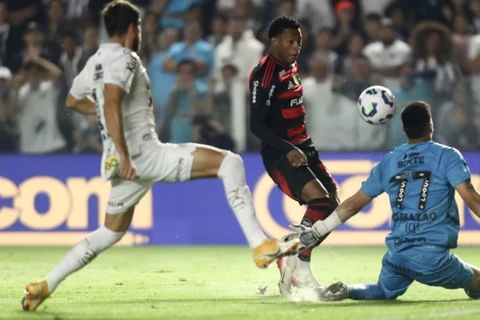 Flamengo leva gol no fim e perde para o Santos na Vila Belmiro