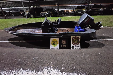 Forças de segurança apreendem 1,3 tonelada de maconha em lancha vinda do Paraguai