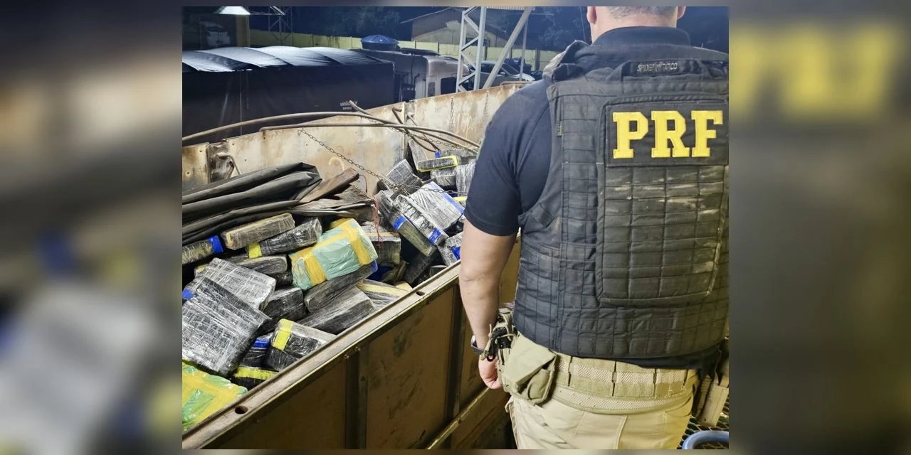 PRF apreende quase 9 toneladas de maconha em caminhão carregado com milho, na BR-163 em Guaíra