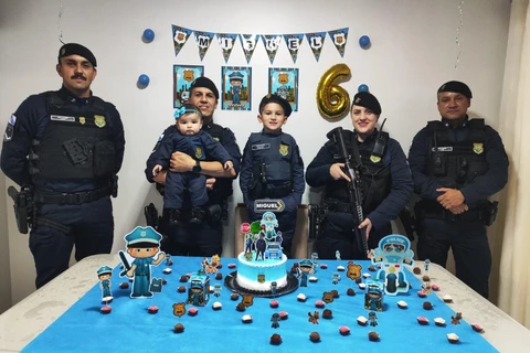 Menino de 6 anos escolhe a Guarda Civil Municipal como tema da festa