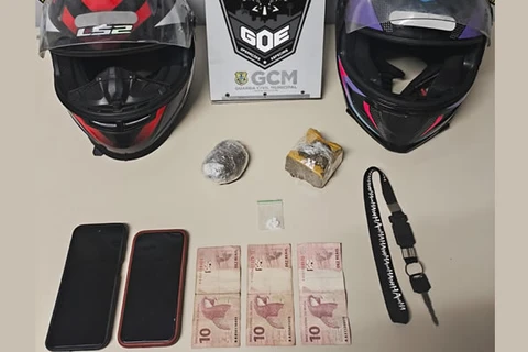 Casal é preso após ser flagrado com drogas em vila de PG 