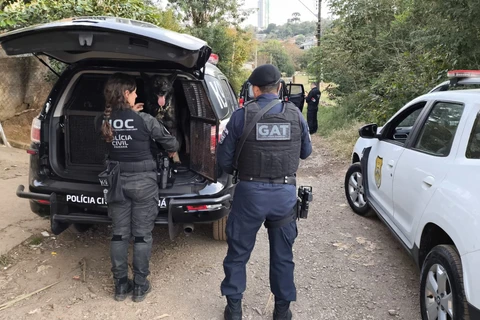 Três pessoas são presas em flagrante por tráfico na Vila Coronel Claudio em PG 