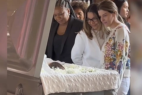 Janja é vaiada ao deixar velório de Preta Gil