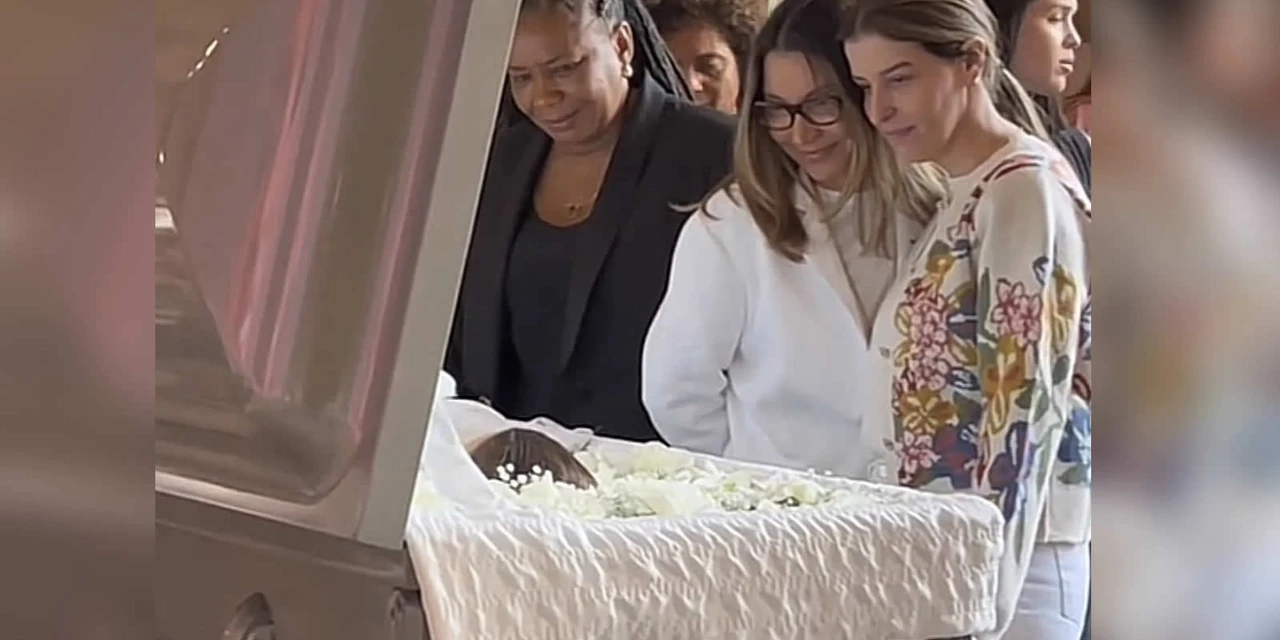 Janja é vaiada ao deixar velório de Preta Gil