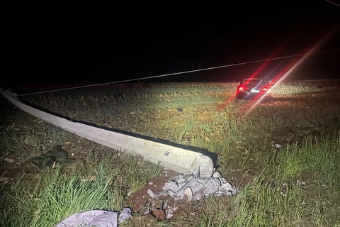 Veículo sai da pista e atinge poste na PR-340 em Tibagi 