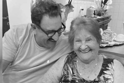 Morre Dona Maria Talarico Massa, mãe do apresentador Ratinho  