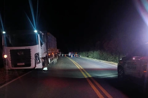 Motociclista morre e garupa fica em estado grave, após colisão na PR-090, em Pirai do Sul 