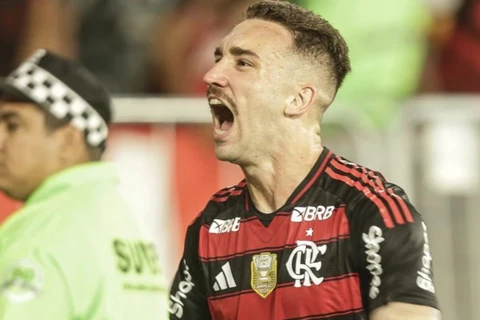 Flamengo bate o Atlético-MG e reassume a liderança do Brasileirão