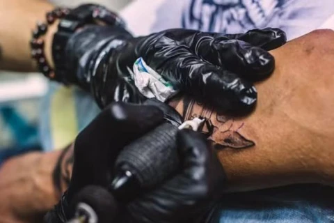 CFM proíbe anestesia para tatuagens