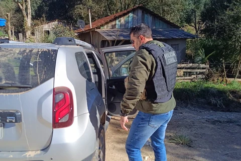 Polícia Civil prende em Castro foragido condenado por estupro de vulnerável 