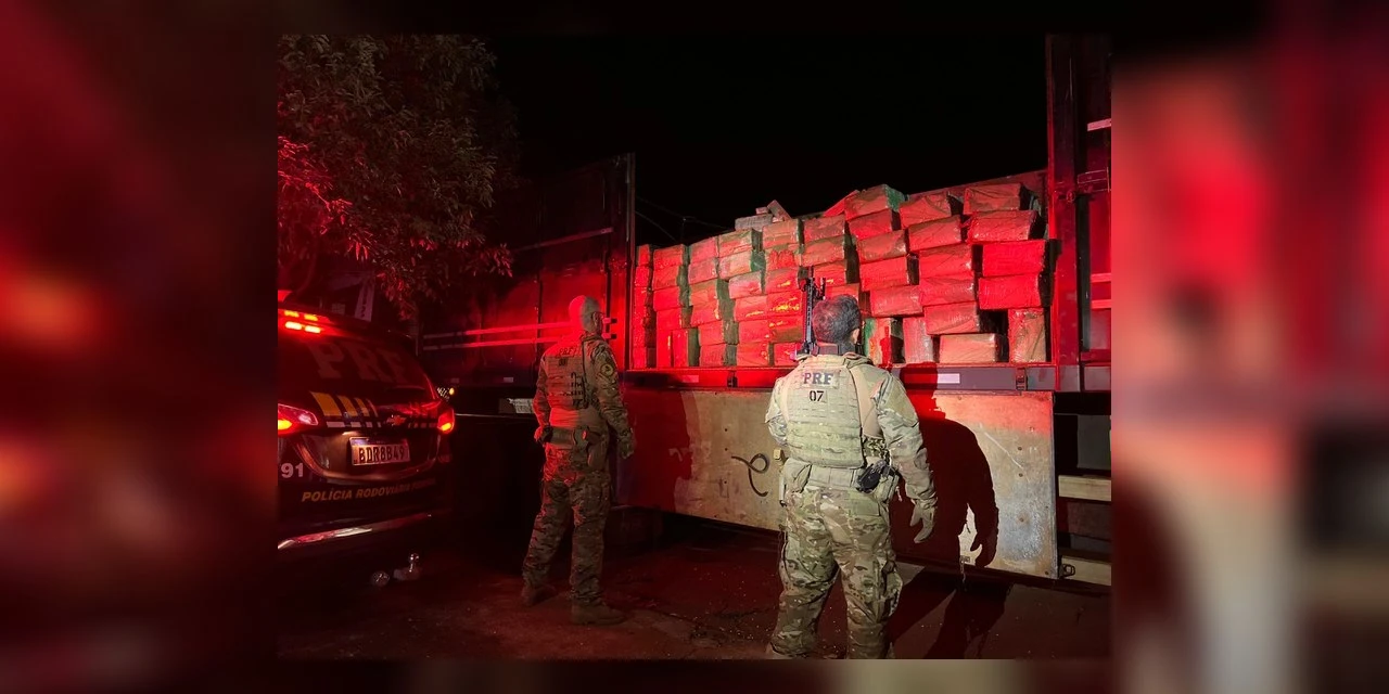 Com apoio da PMPR, PRF apreende mais de 1,5 tonelada de maconha no PR