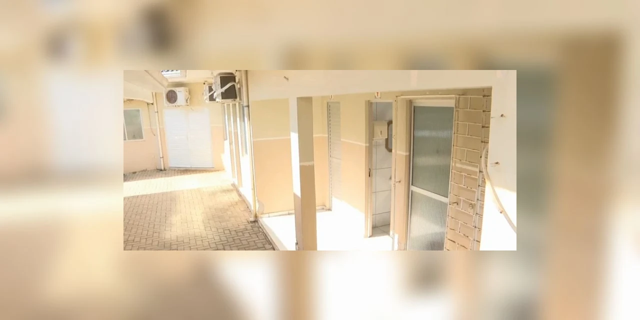 Funcionária encontra câmera escondida em banheiro feminino de Câmara Municipal de Matinhos