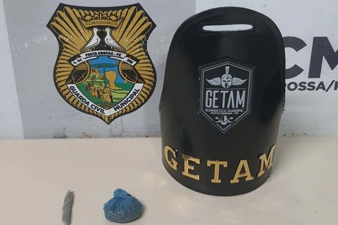 Homem acusado de agredir mulher gravida é levado à delegacia pela GCM 