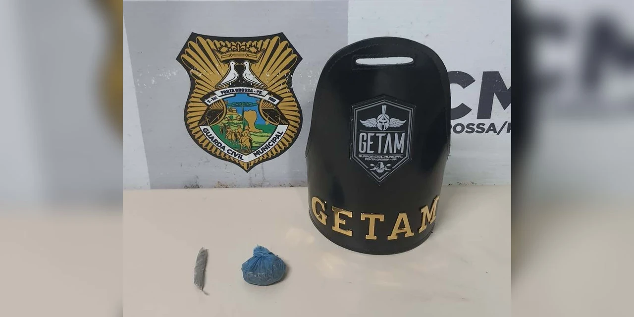 Homem acusado de agredir mulher gravida é levado à delegacia pela GCM 