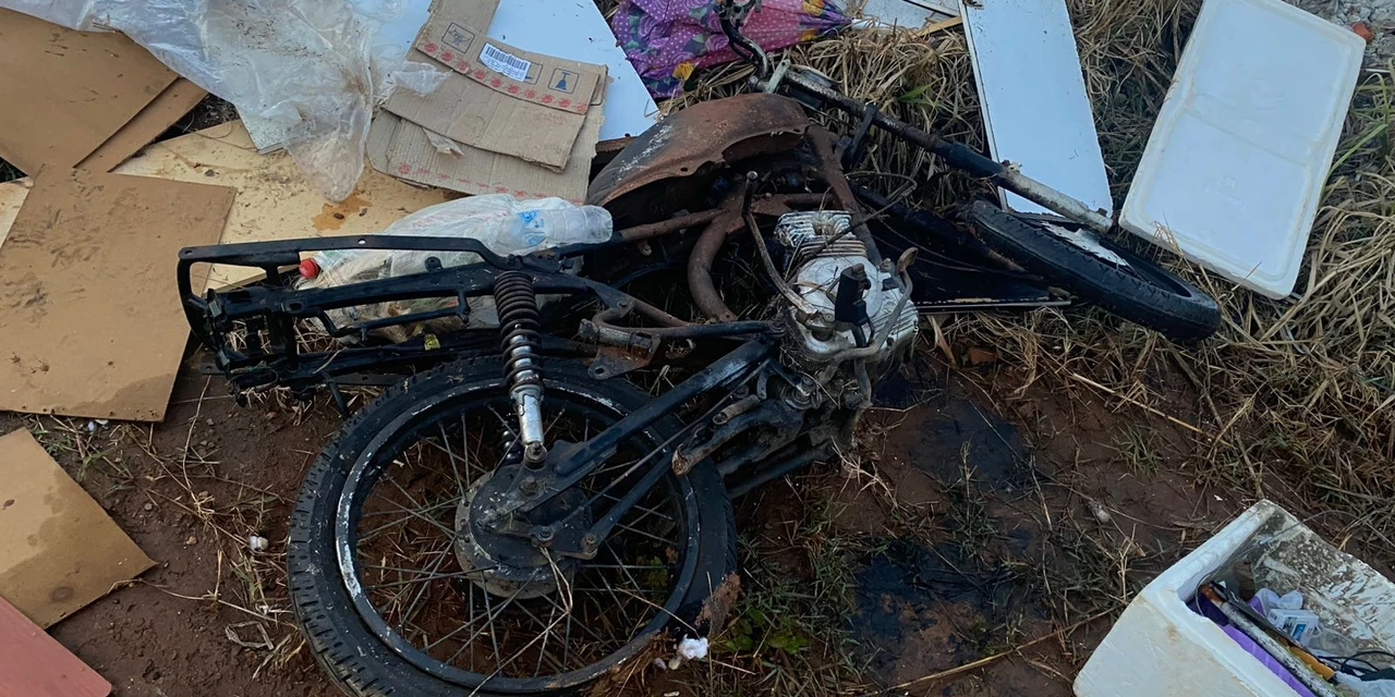 Moto roubada é encontrada queimada em bairro de PG 