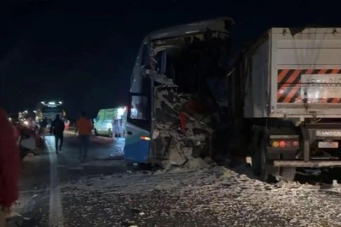 Batida entre ônibus e carreta deixa 11 mortos e mais de 40 feridos na BR-163 em MT