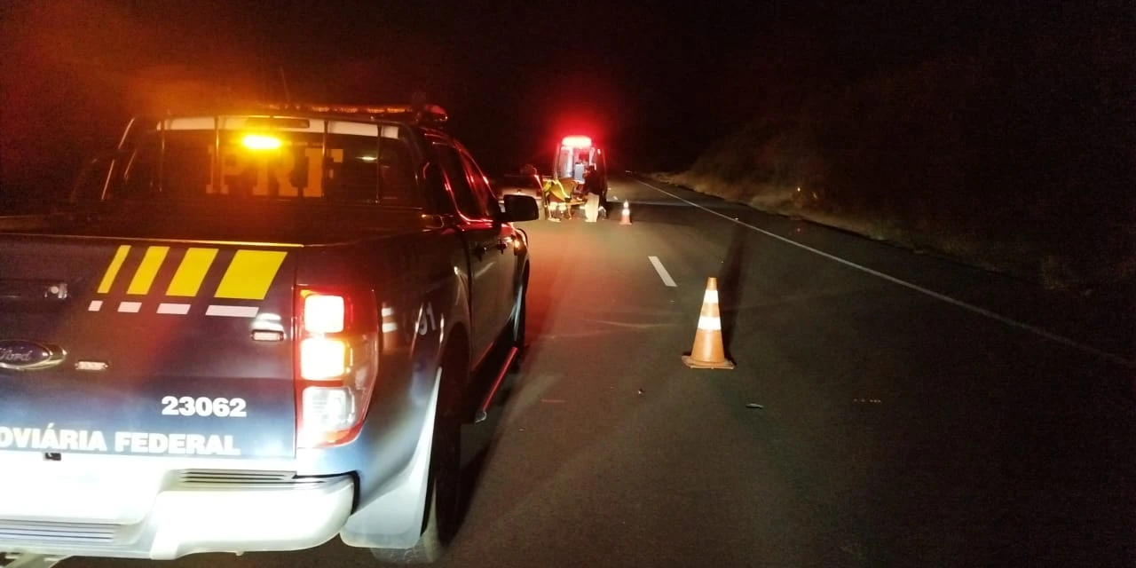 Motorista perde controle de direção e acerta mureta na BR-376, em Tibagi 