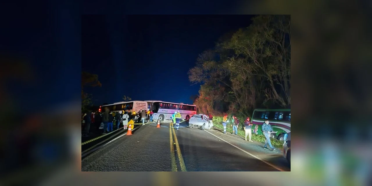 Duas pessoas morrem e 13 ficam feridas em acidente na BR-277, em Céu Azul