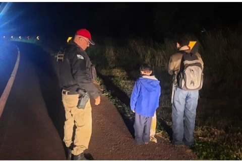 Crianças fogem no PR para encontrar influenciador e são resgatadas em rodovia