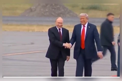 Trump e Putin encerram reunião sem acordo, mas com diálogo "produtivo"