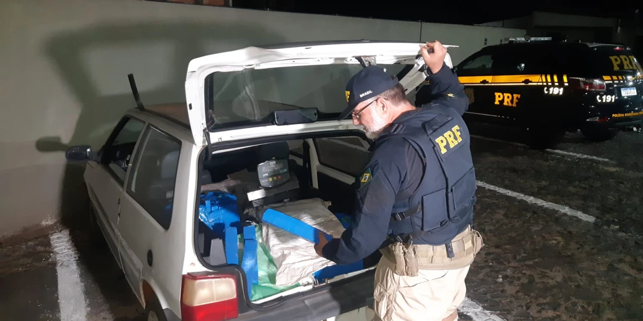 PRF apreende mais de 100 Kg de maconha na Souza Naves e recupera veículo roubado