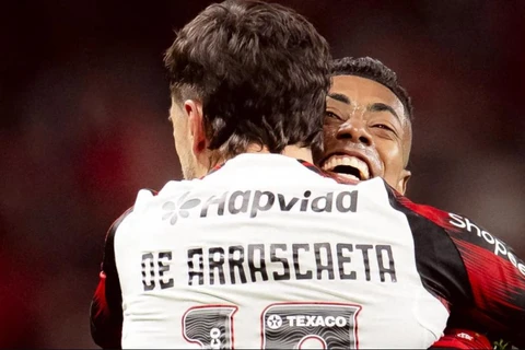 Mengão vence Internacional no Beira Rio e garante vaga nas quartas de final da Libertadores