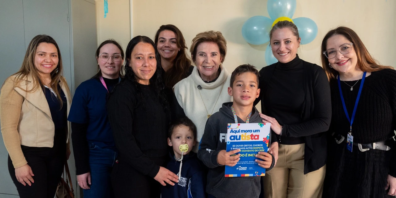 Ponta Grossa inicia entrega de adesivos de identificação para residências com pessoas autistas