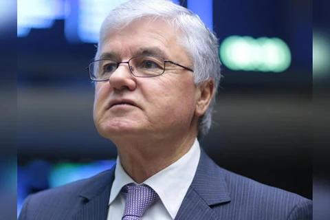 Valdir Rossoni é condenado por manter funcionária fantasma