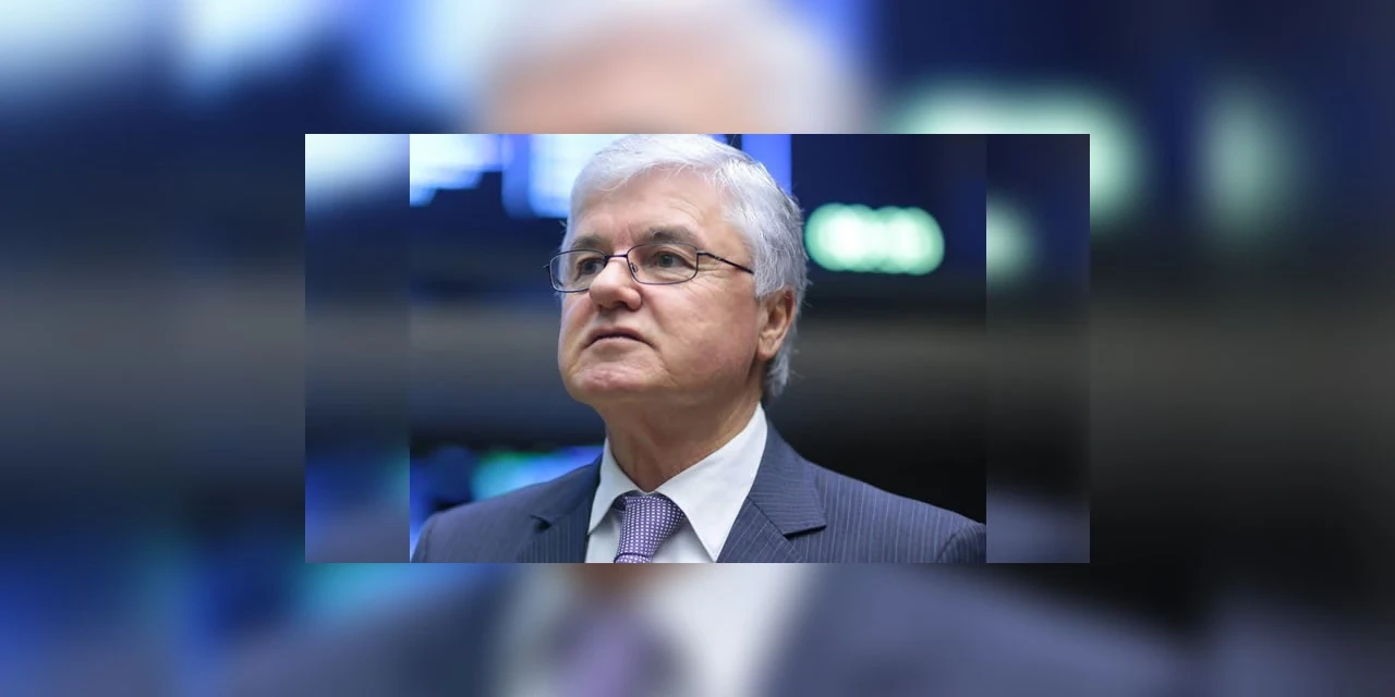 Valdir Rossoni é condenado por manter funcionária fantasma