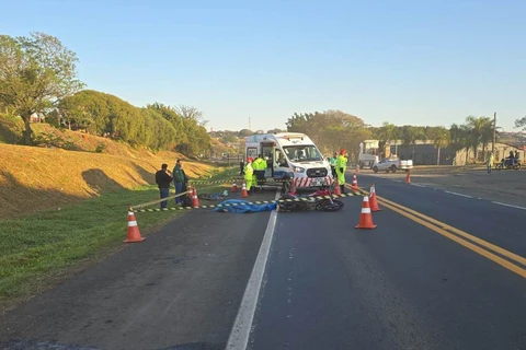 Moto e bicicleta colidem e duas pessoas morrem na PR-092, em Arapoti 
