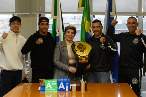 Prefeita Elizabeth recebe o campeão de MMA Rickson "The King" Zenidim 